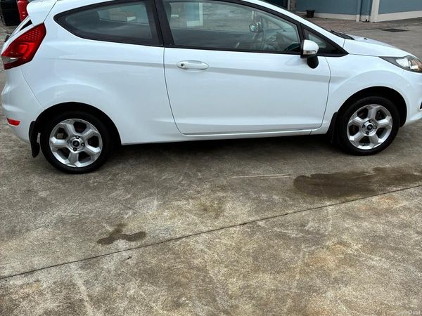 Ford Fiesta Hatchback, Petrol, 2011, White