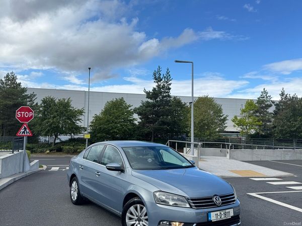 Volkswagen Passat Saloon, Diesel, 2011, Grey