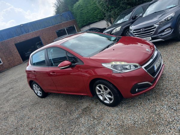 Peugeot 208 Hatchback, Petrol, 2016, Red