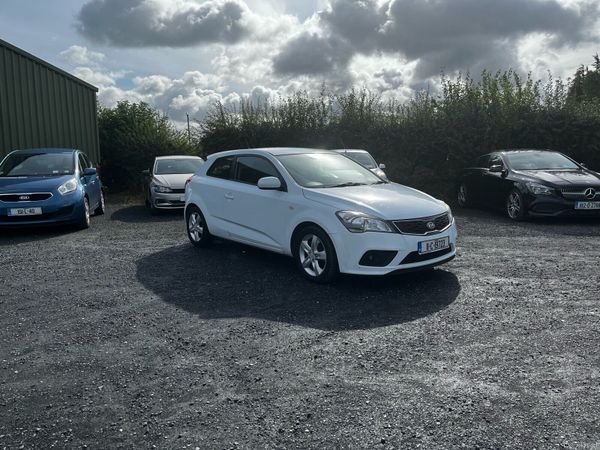 Kia Ceed Hatchback, Diesel, 2011, White
