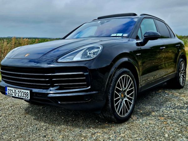Porsche Cayenne SUV, Petrol Plug-in Hybrid, 2022, Black