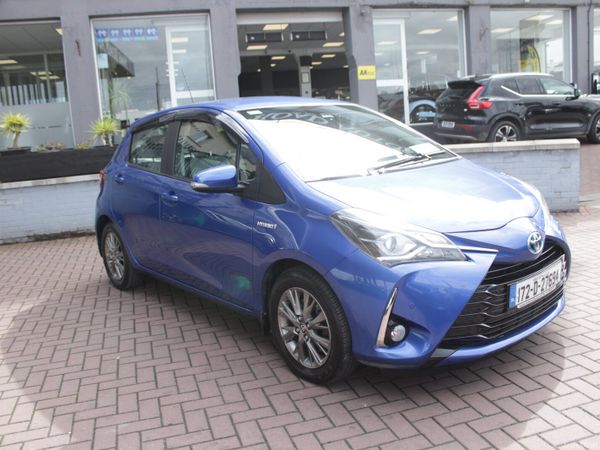 Toyota Yaris Hatchback, Petrol Hybrid, 2017, Blue