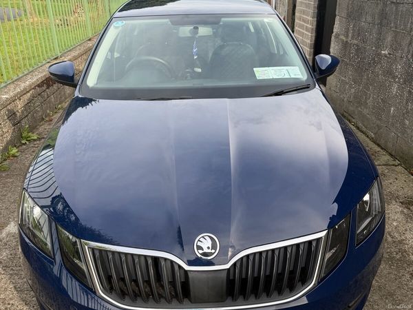 Skoda Octavia Saloon, Petrol, 2018, Blue