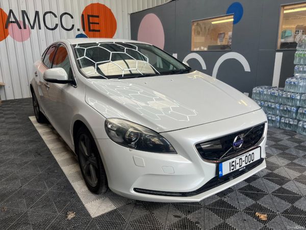 Volvo V40 Estate, Petrol, 2015, White