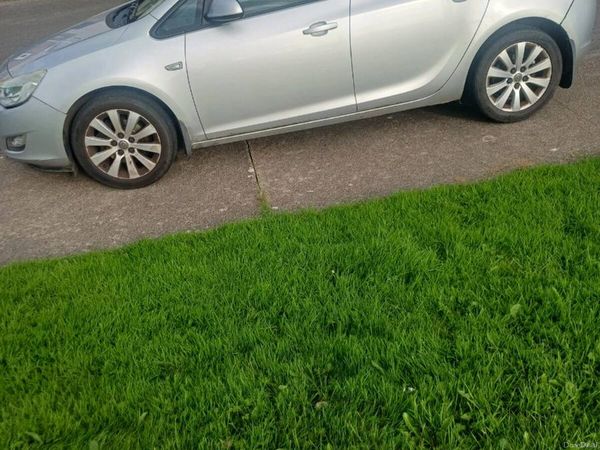 Opel Astra Hatchback, Diesel, 2010, Silver
