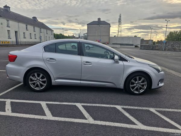 Toyota Avensis Saloon, Diesel, 2013, Silver