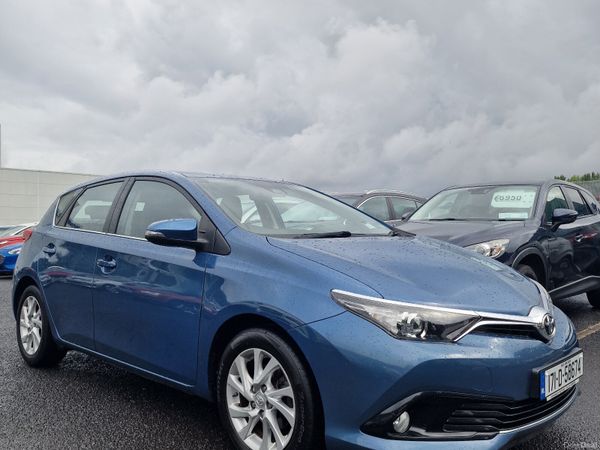 Toyota Auris Hatchback, Petrol, 2017, Blue