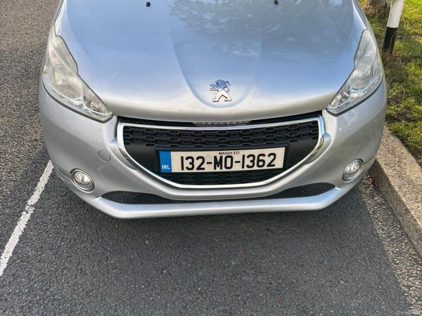 Peugeot 208 Hatchback, Petrol, 2013, Silver
