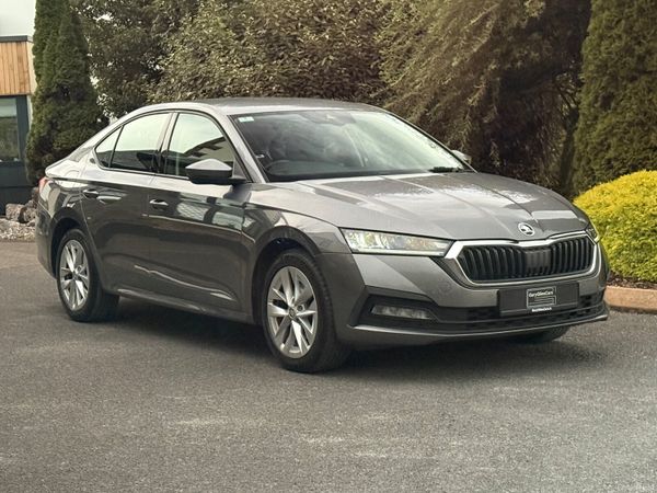 Skoda Octavia Saloon, Diesel, 2023, Grey