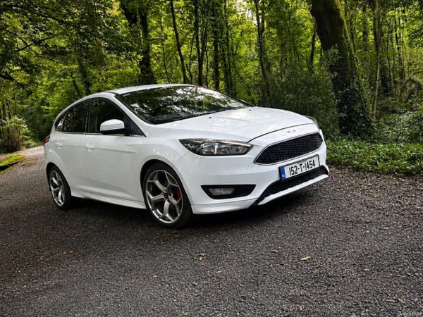 Ford Focus Hatchback, Diesel, 2015, White