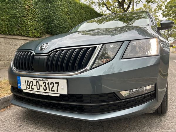 Skoda Octavia Saloon, Diesel, 2019, Grey
