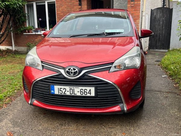 Toyota Yaris Hatchback, Petrol, 2015, Red