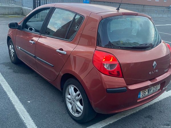 Renault Clio Hatchback, Petrol, 2006, Red