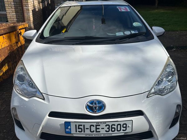 Toyota Aqua Hatchback, Petrol Hybrid, 2015, White