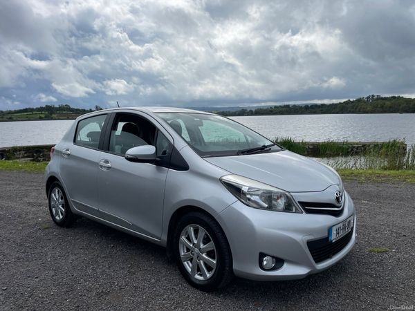 Toyota Yaris Hatchback, Petrol, 2014, Silver