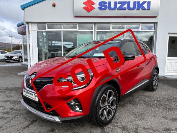 Renault Captur Hatchback, Petrol Hybrid, 2023, Red