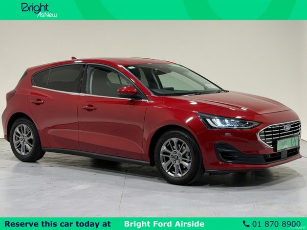 Ford Focus Hatchback, Petrol, 2022, Red