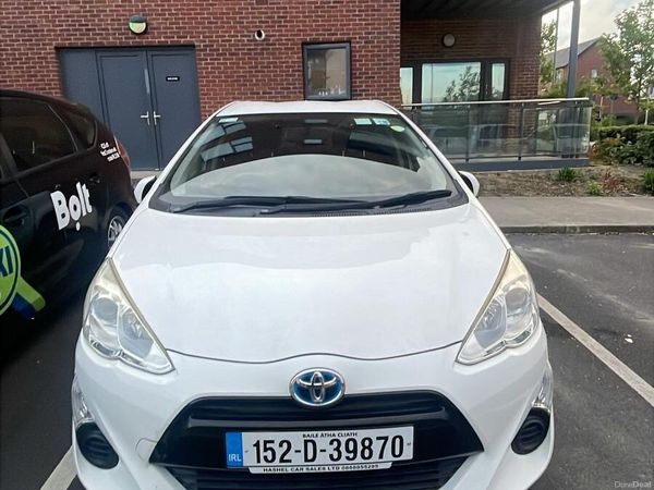 Toyota Aqua Hatchback, Petrol Hybrid, 2015, White