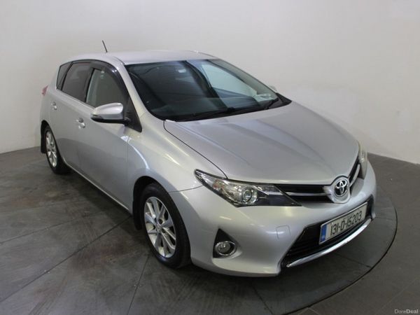Toyota Auris Hatchback, Diesel, 2013, Silver