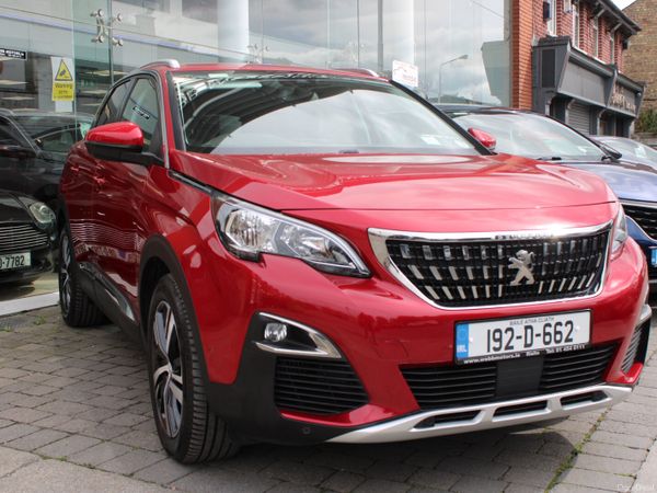 Peugeot 3008 MPV, Petrol, 2019, Red