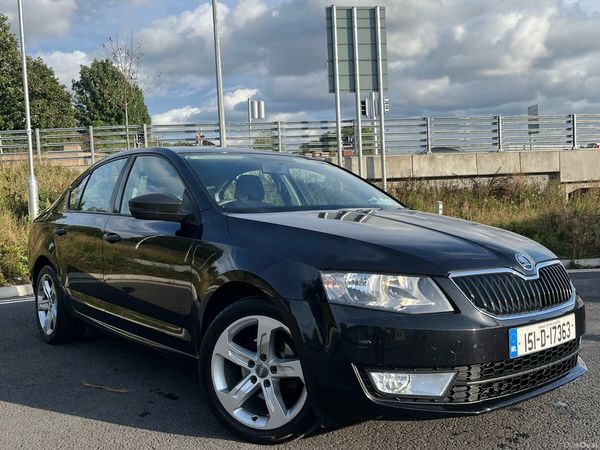 Skoda Octavia Saloon, Petrol, 2015, Black