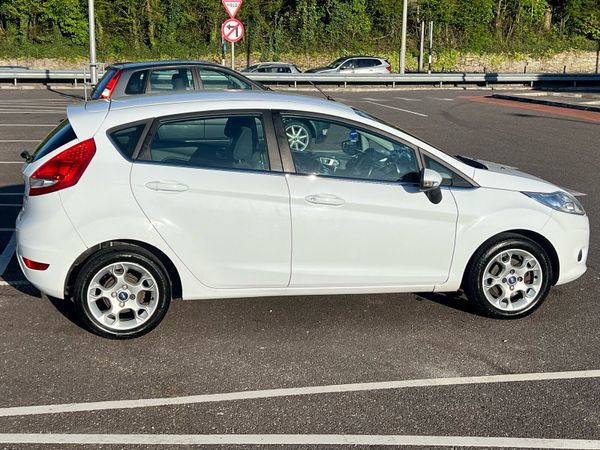 Ford Fiesta Hatchback, Petrol, 2012, White