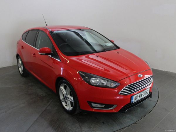 Ford Focus Hatchback, Petrol, 2016, Red