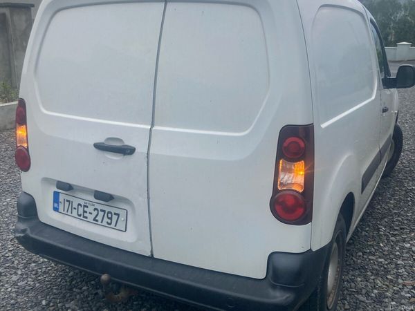 Peugeot Partner MPV, Petrol, 2017, White
