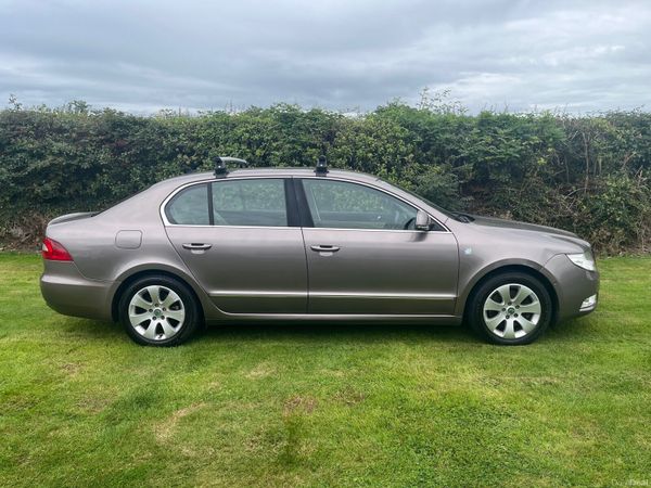 Skoda Superb Saloon, Diesel, 2011, Purple
