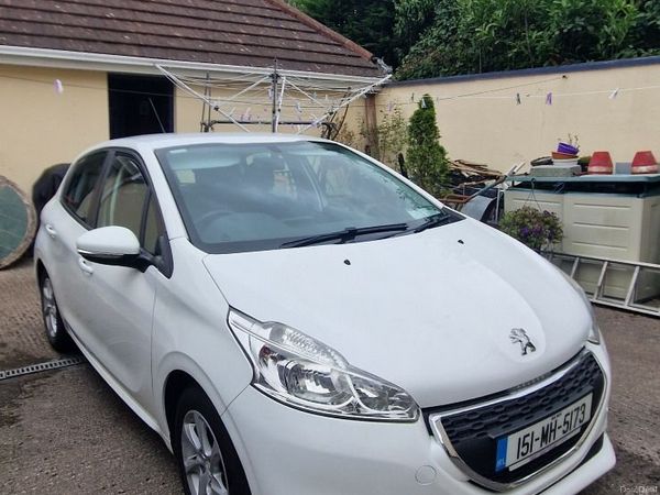 Peugeot 208 Hatchback, Petrol, 2015, White