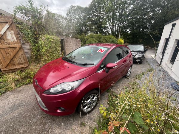 Ford Fiesta Hatchback, Petrol, 2012, Red