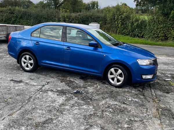 Skoda Rapid Hatchback, Diesel, 2014, Blue
