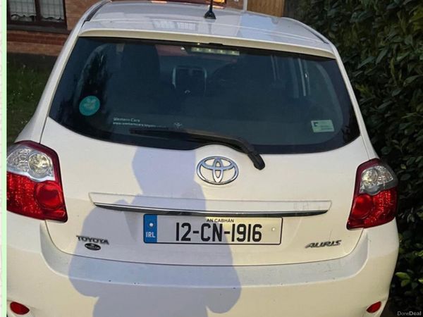 Toyota Auris Hatchback, Petrol, 2012, White