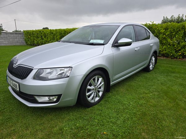 Skoda Octavia Saloon, Diesel, 2017, Grey