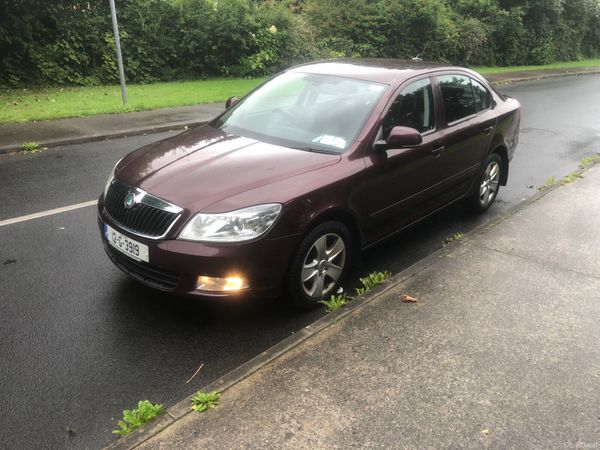 Skoda Octavia Saloon, Diesel, 2012, Red