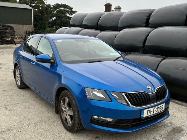 Skoda Octavia Saloon, Diesel, 2017, Blue