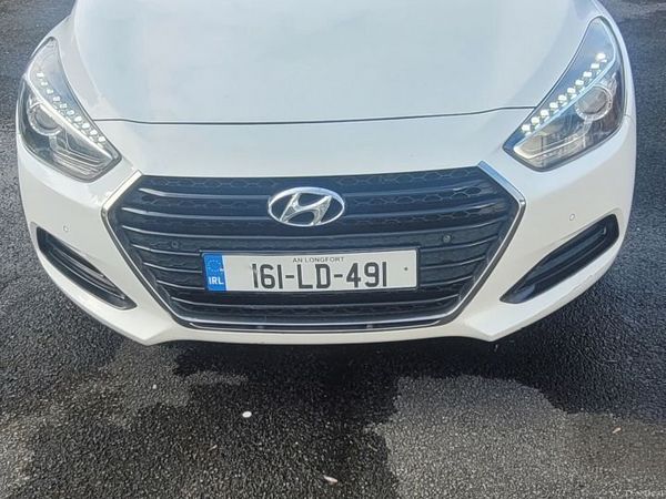 Hyundai i40 Saloon, Diesel, 2016, White