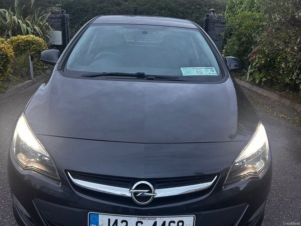 Opel Astra Hatchback, Diesel, 2014, Black