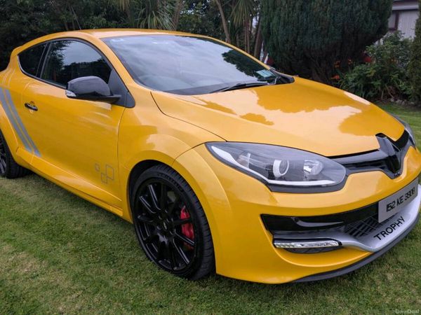 Renault Megane Hatchback, Petrol, 2015, Yellow