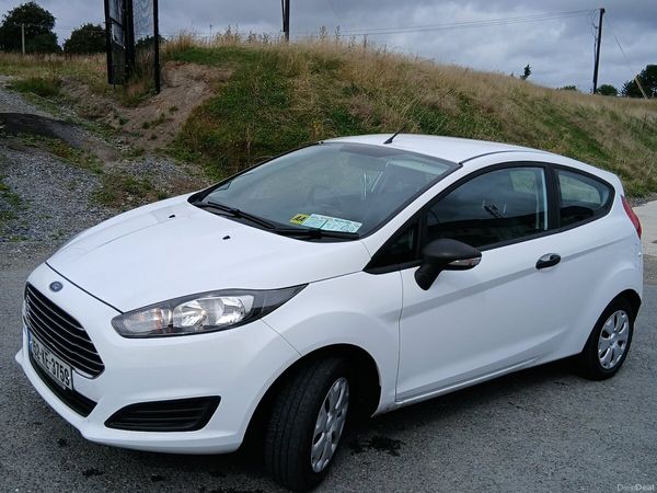Ford Fiesta Hatchback, Petrol, 2015, White