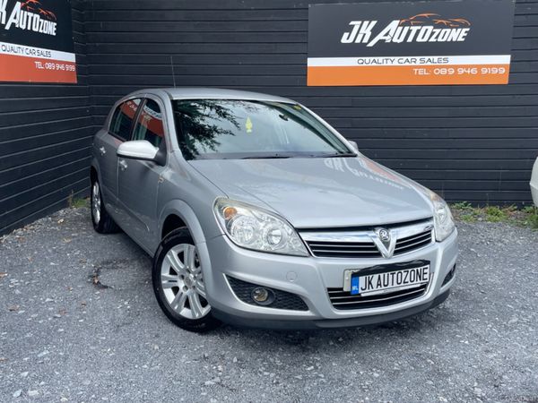 Opel Astra Hatchback, Petrol, 2007, Silver