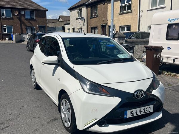 Toyota Aygo Hatchback, Petrol, 2015, White