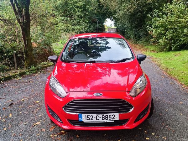 Ford Fiesta Hatchback, Petrol, 2015, Red