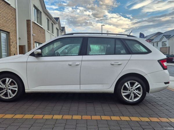 Skoda Fabia Estate, Petrol, 2021, White
