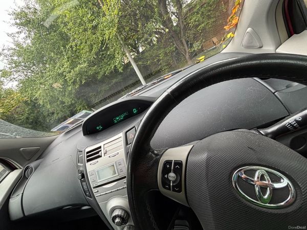 Toyota Yaris Hatchback, Petrol, 2007, Red