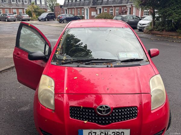 Toyota Yaris Hatchback, Petrol, 2007, Red
