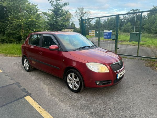Skoda Fabia Hatchback, Petrol, 2008, Red