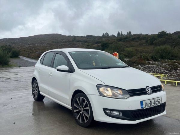 Volkswagen Polo Hatchback, Petrol, 2014, White