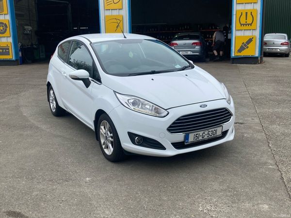 Ford Fiesta Hatchback, Petrol, 2015, White