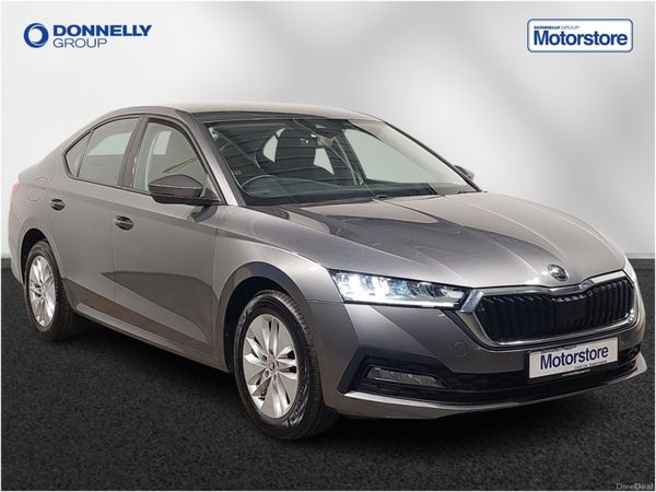 Skoda Octavia Hatchback, Diesel, 2023, Grey